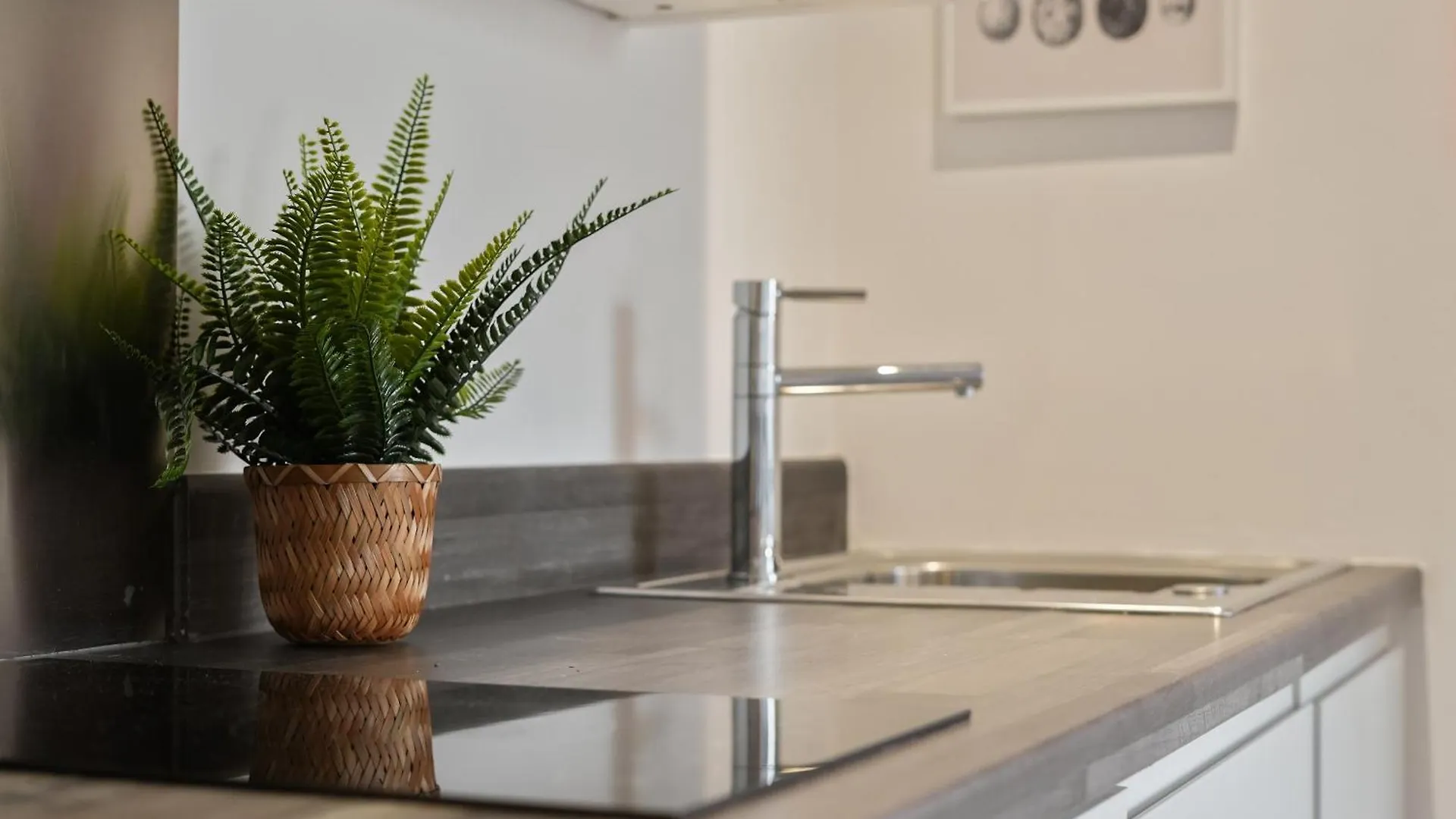 Cosy One Bedroom Apartment In Sheffield By Eason Stays Ideal For Weekend Getaways & Business Travellers - With Free Parking!