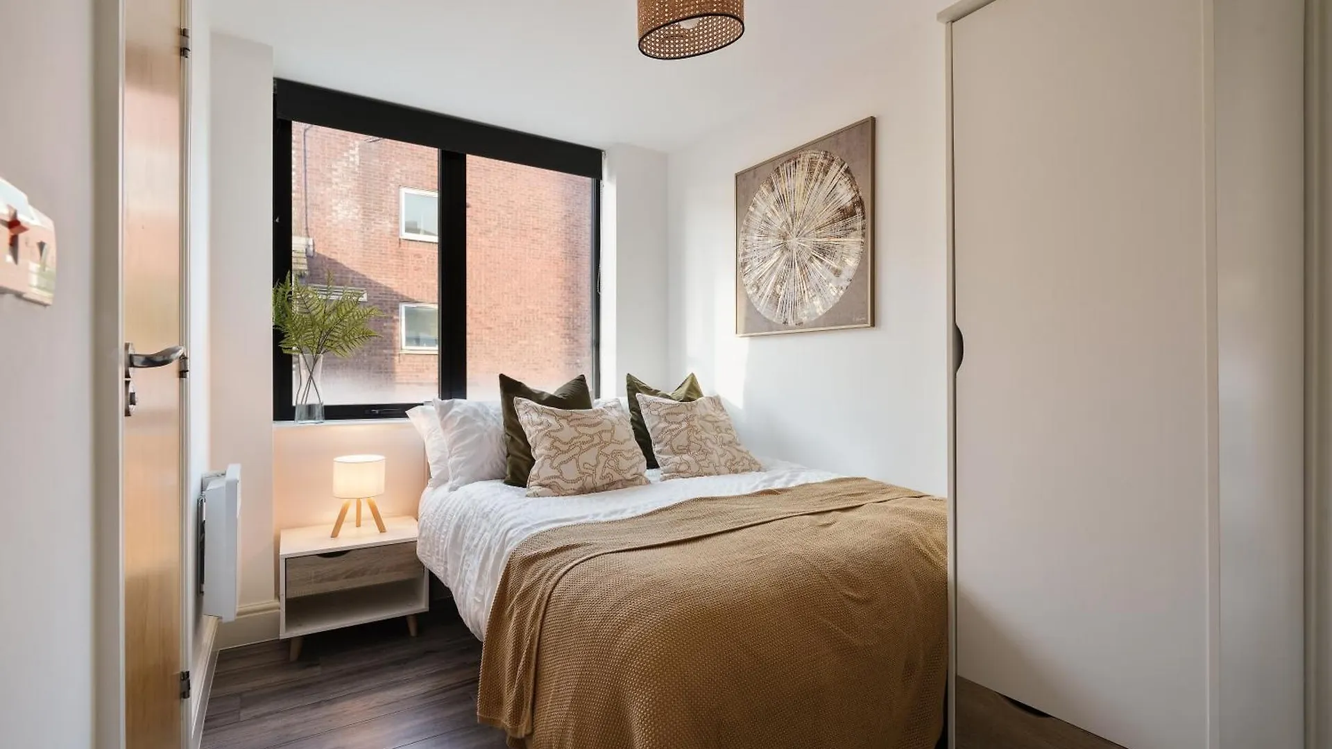 Cosy One Bedroom Apartment In Sheffield By Eason Stays Ideal For Weekend Getaways & Business Travellers - With Free Parking!