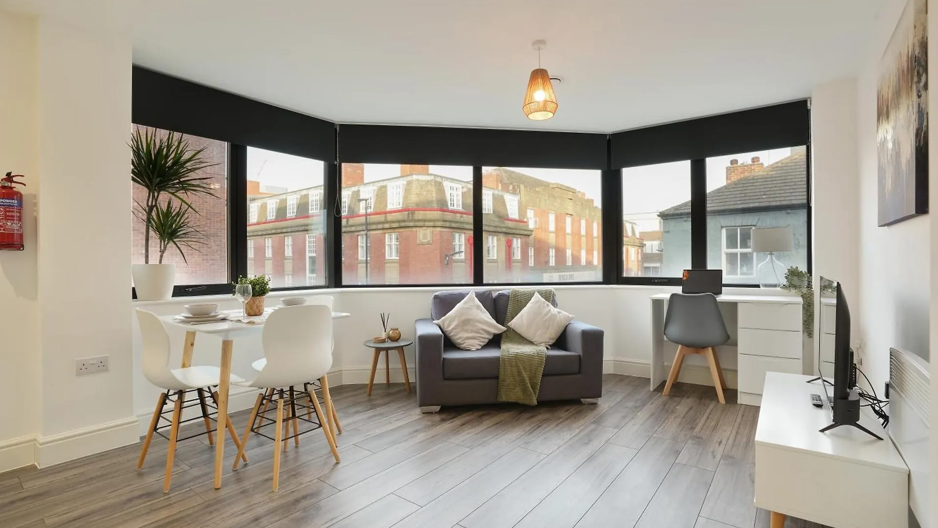 Cosy One Bedroom Apartment In Sheffield By Eason Stays Ideal For Weekend Getaways & Business Travellers - With Free Parking!