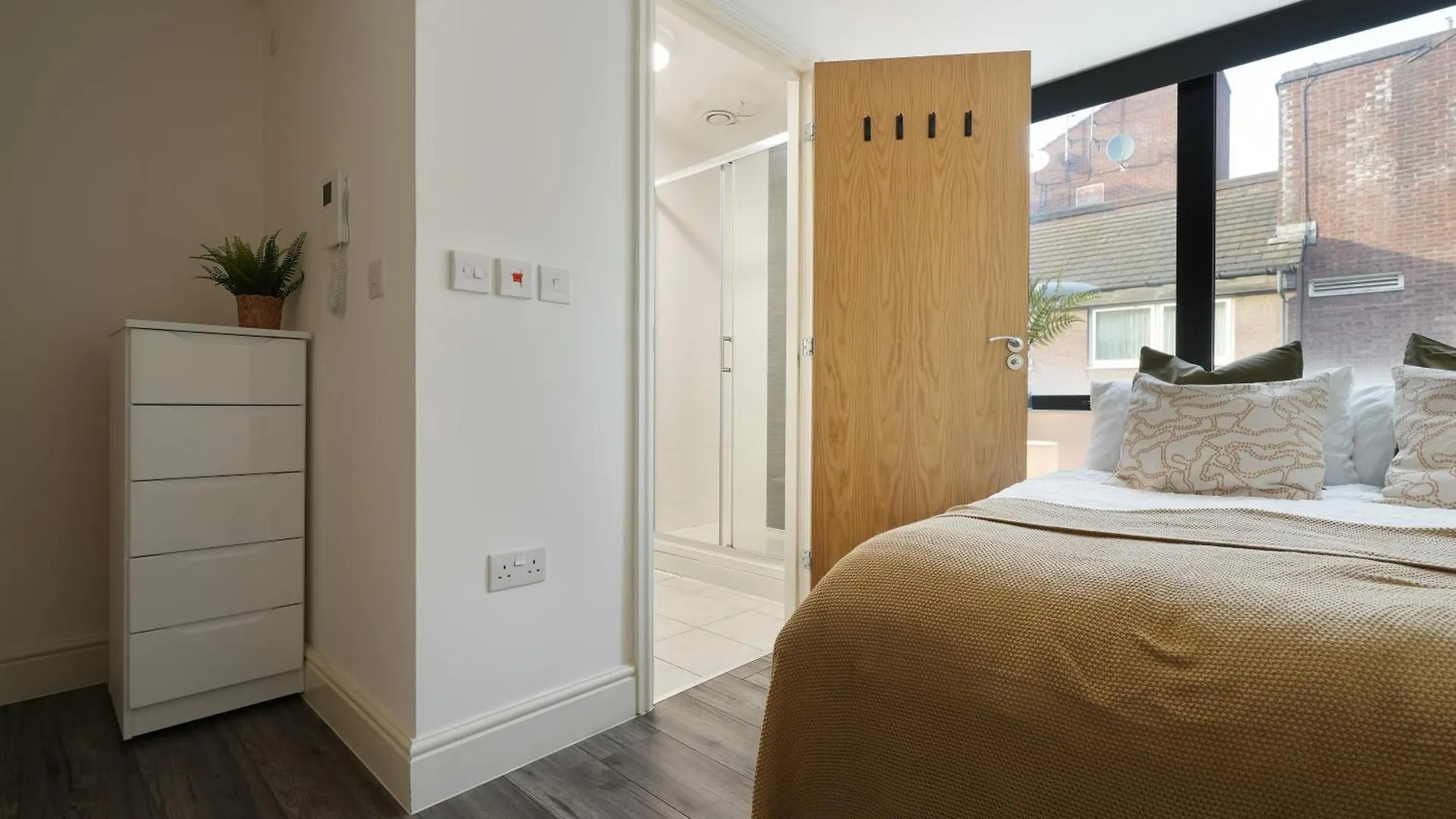 Cosy One Bedroom Apartment In Sheffield By Eason Stays Ideal For Weekend Getaways & Business Travellers - With Free Parking!