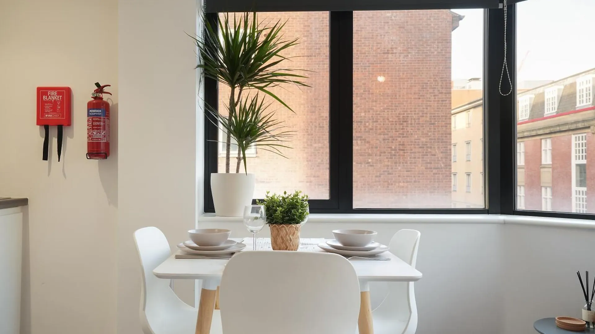 Cosy One Bedroom Apartment In Sheffield By Eason Stays Ideal For Weekend Getaways & Business Travellers - With Free Parking!